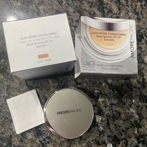 Amore Pacific compact with 1 refill included